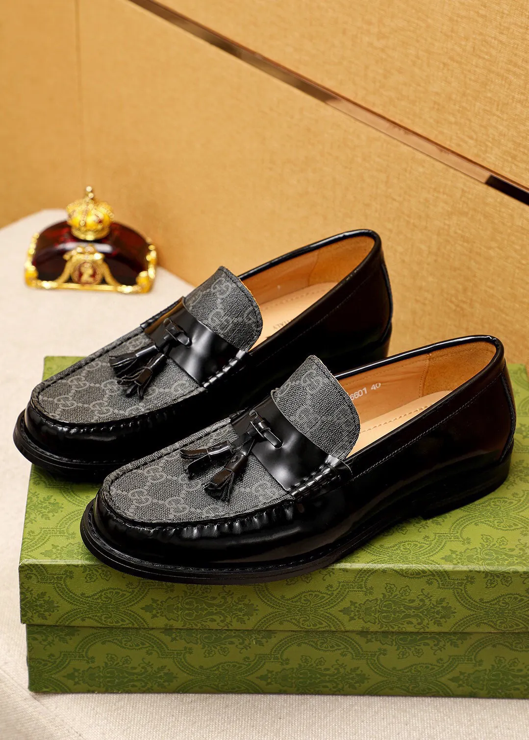 Men's shoes 💰480 💐 Product trademark: GUCCI "Gucci" casual leather shoes Regular size: 38-44 (45🉑️customized) Product materials: Selected imported first-layer open-edge beaded cowhide leather upper + luxury hardware buckle, imported water-dyed cowhide leather lining. Strong three-dimensional visual effect, combined outsole Color: 3⃣️colors available